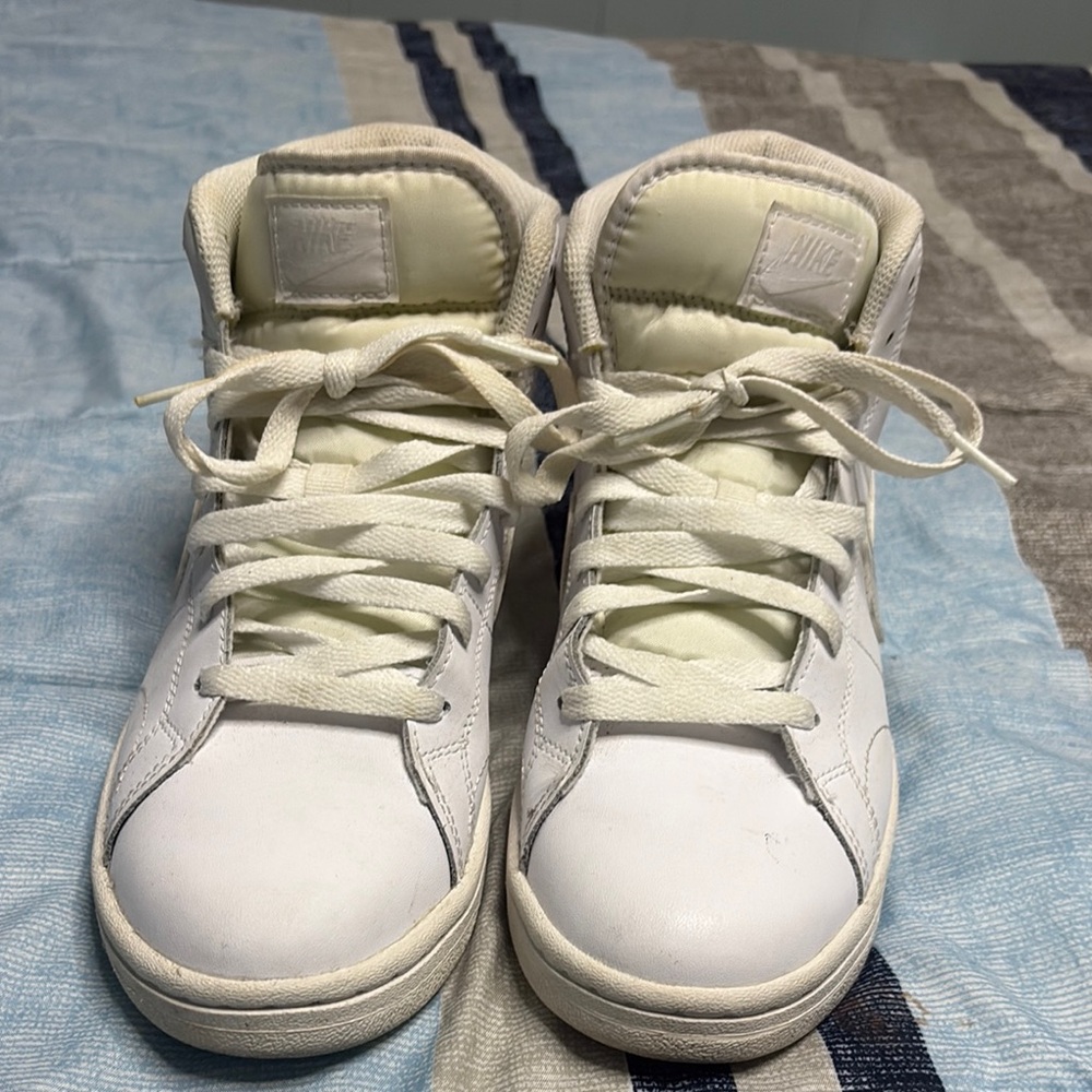 Nike White Sneakers Classic Style